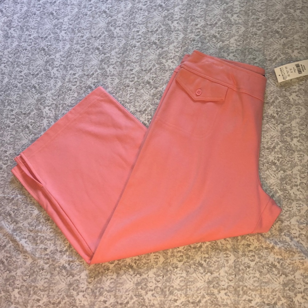 New York and Company Cropped Pant Medium Short